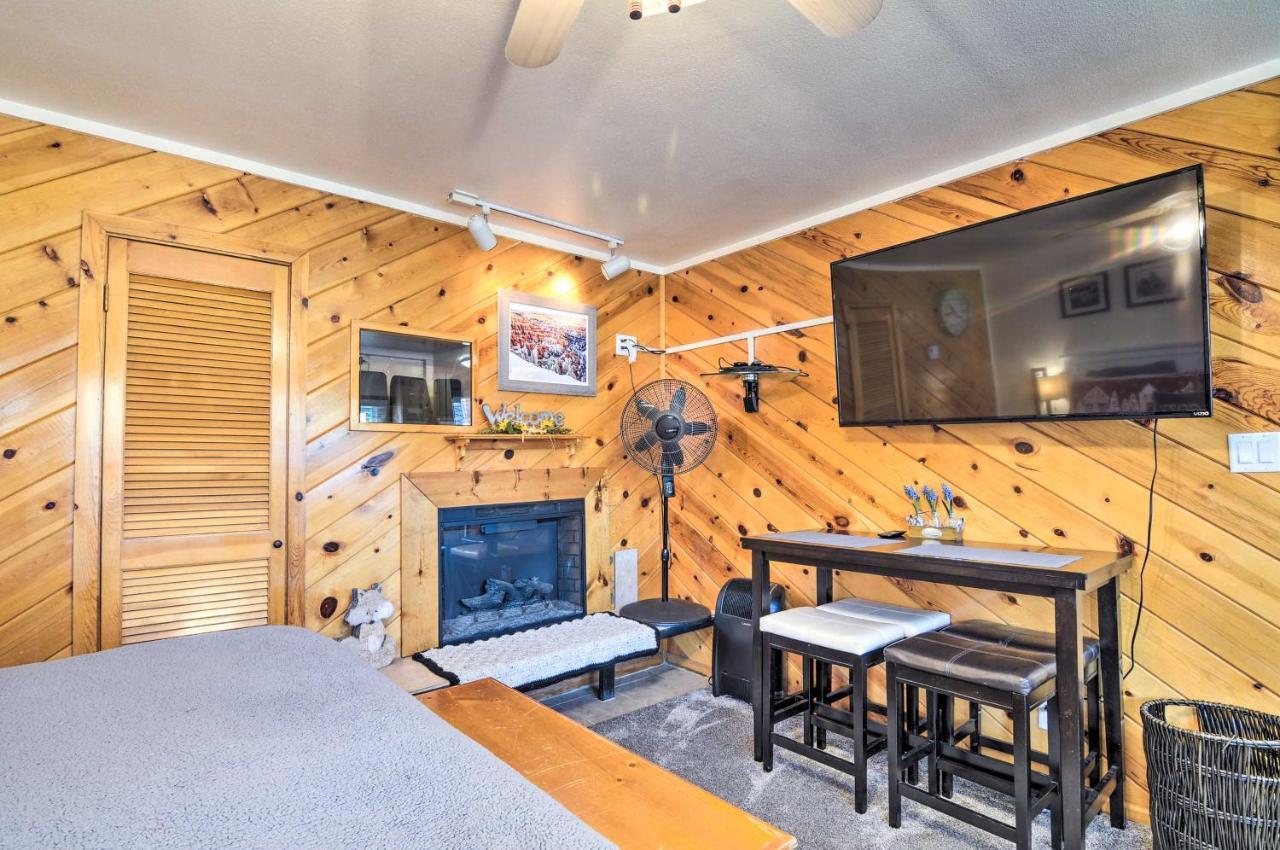 בריאן הד Cozy Studio With Fireplace About 1 Mi To Ski Resort מראה חיצוני תמונה